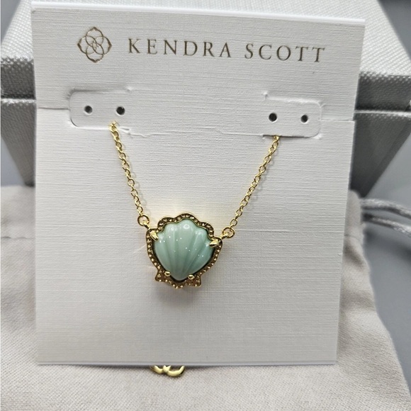 Kendra Scott Brynne Gold Shell Short Pendant Necklace in Sea Green Chrysocolla - Picture 5 of 10
